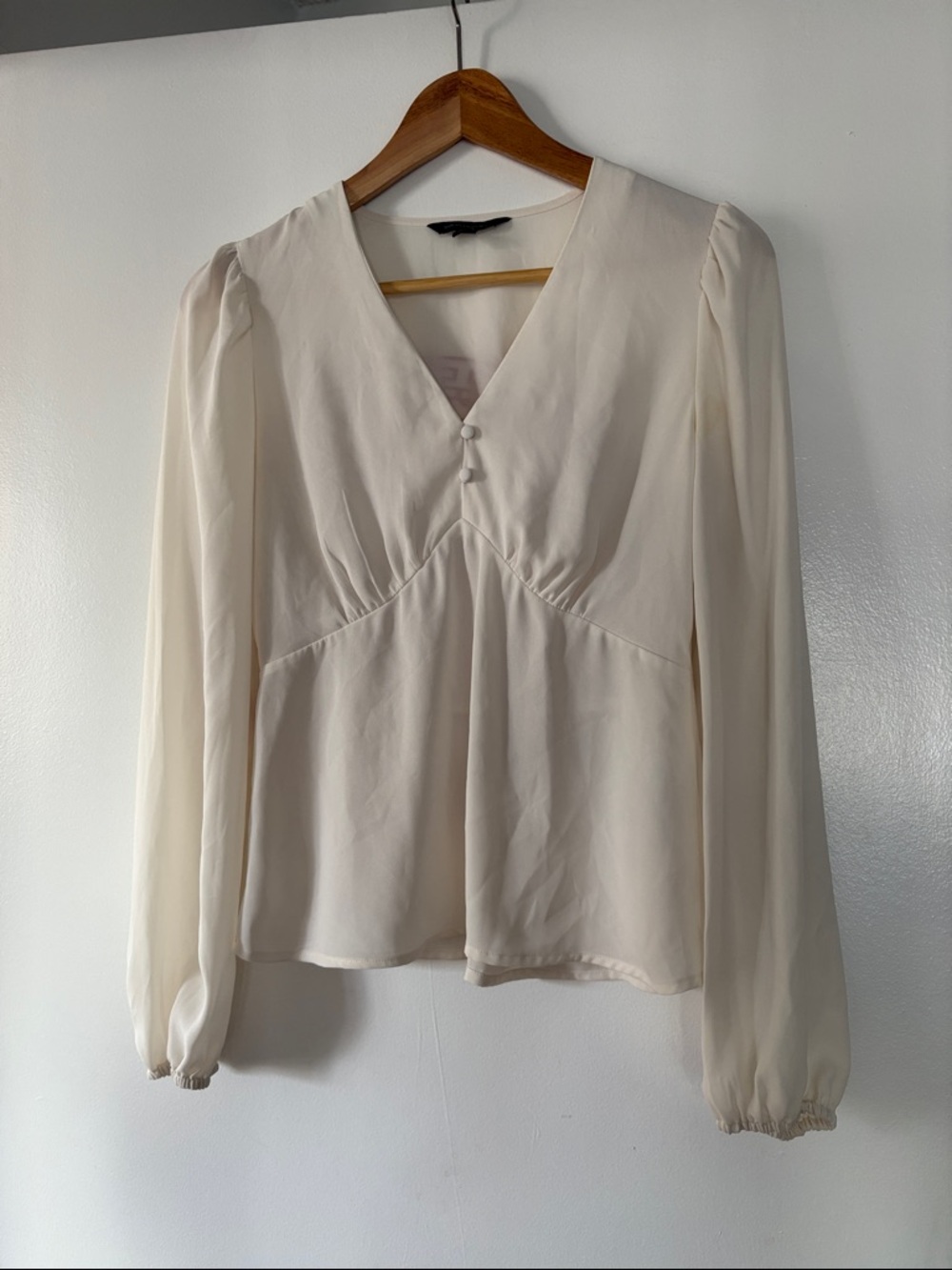 Banana Republic Cream V-Neck Long Sleeve Blouse